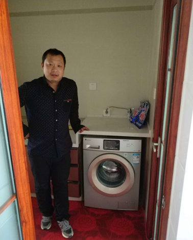 农村大叔为新家添全套智能家电摆脱遥控器也能“一呼百应” 农村大叔为新家添全套智能家电摆脱遥控器也能“一呼百应”