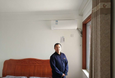 农村大叔为新家添全套智能家电摆脱遥控器也能“一呼百应” 农村大叔为新家添全套智能家电摆脱遥控器也能“一呼百应”