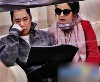 老公 喝高 曝 赵薇全家福照片  赵薇女儿萌照明星