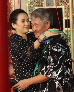 明星黄圣依咋下跪拜赵本山为师?(组图)-殷友成.bl