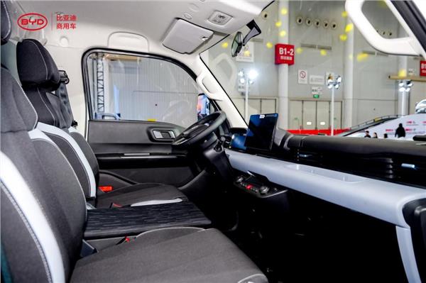 充电10分钟续航100公里!比亚迪轿卡T4 9.58万首发,赋能物流司机体面创富(图5) 充电10分钟续航100公里!比亚迪轿卡T4 9.58万首发,赋能物流司机体面创富(图5)