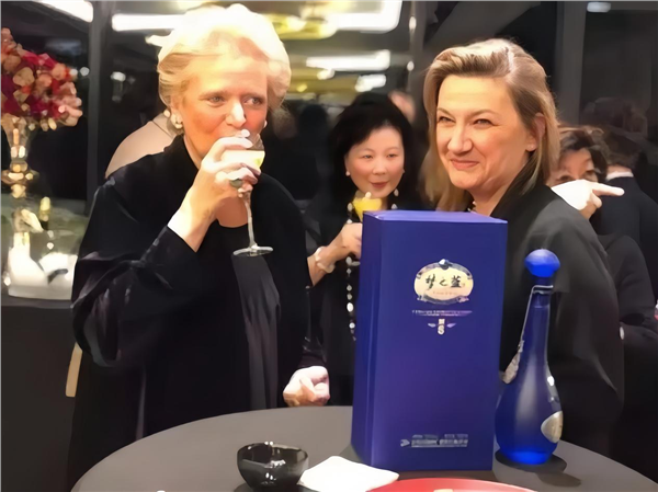 塞尔维亚总统武契奇点赞洋河梦之蓝！ 