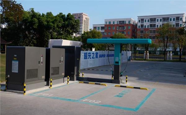 电动化上半场完美收官：比亚迪发布第二代刀片电池及闪充技术(图11)