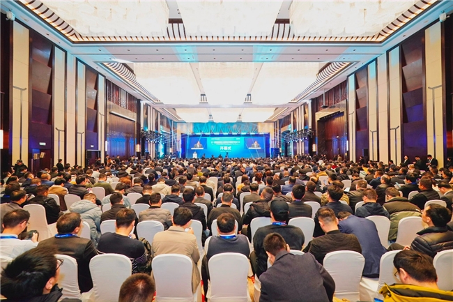为机器人赋予心智 第一届智能机器人通用技术底座开发者大会暨2025埃夫特合作伙伴大会盛大启幕