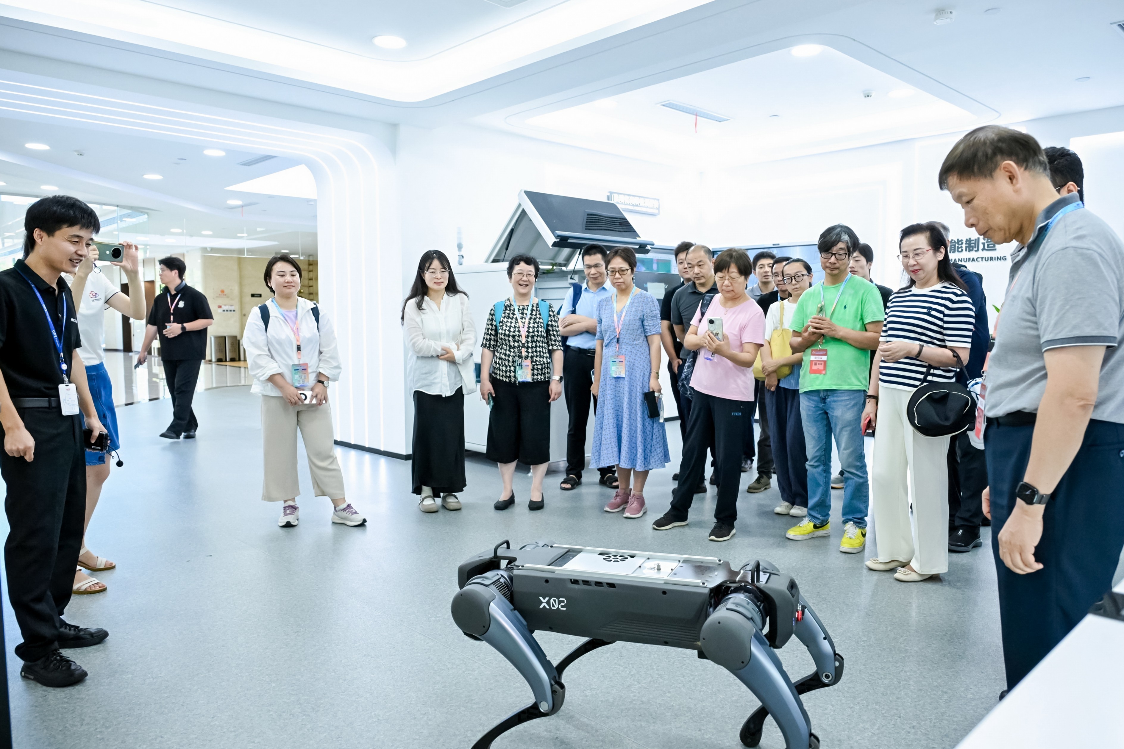 科技赋能气象 共探人影调度新模式——首届气象经济博览会与会专家走进视源股份