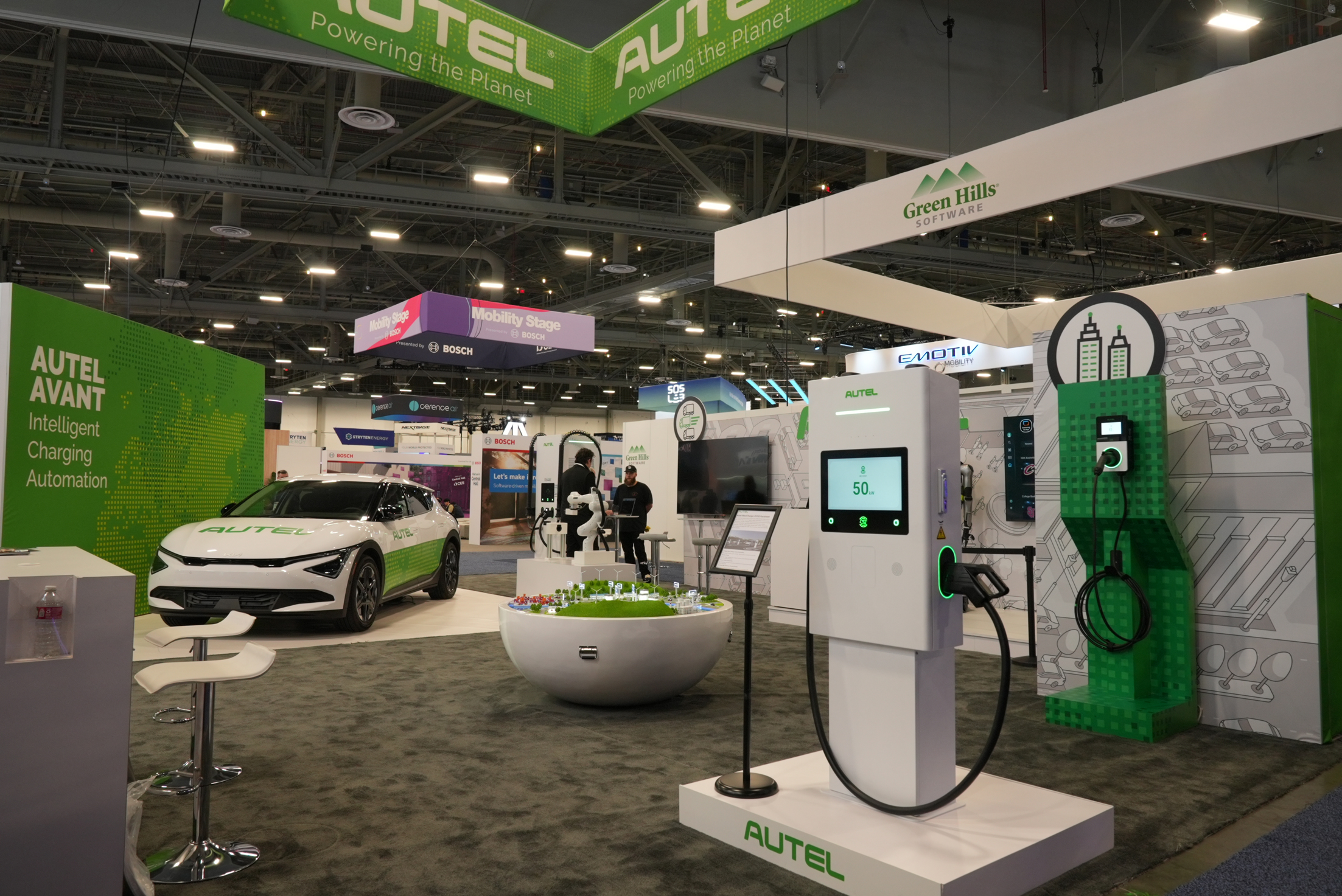 道通科技CES秀AI肌肉：具身智能集群构建自主闭环执行体系，解决方案破解“AI缺电”难题