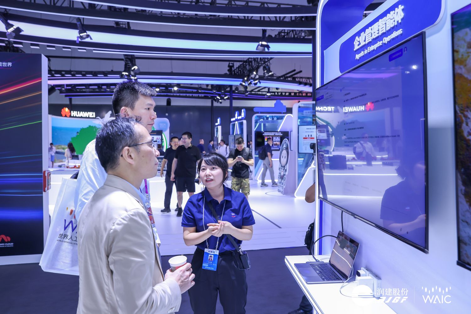 润建股份亮相WAIC2025世界人工智能大会 重磅展示AI全栈实力(图8)