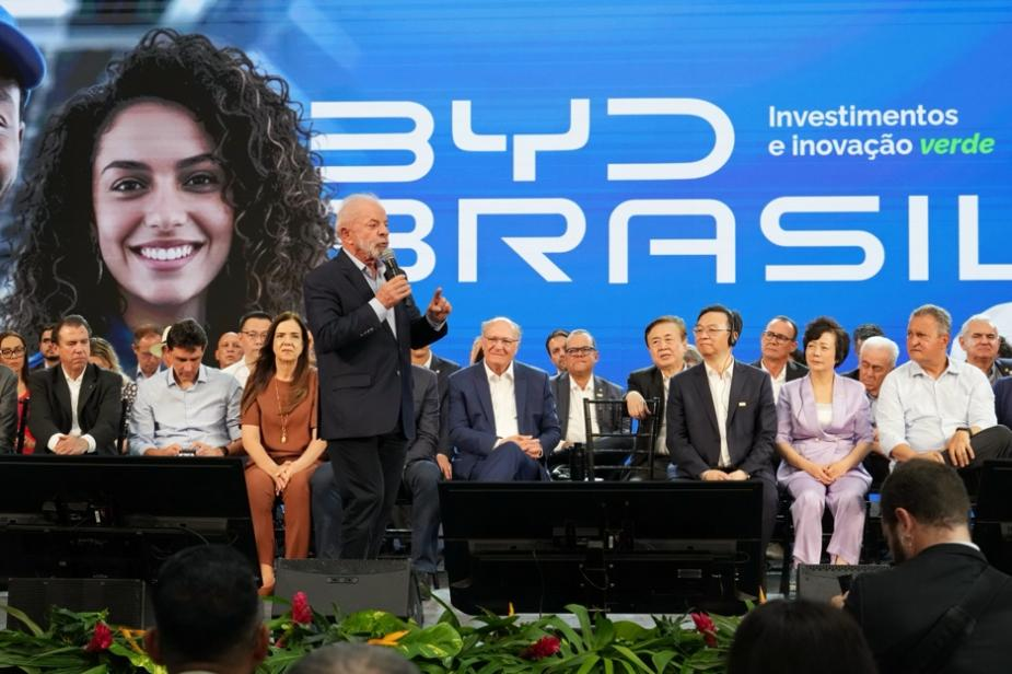 比亚迪第1400万辆新能源车在巴西工厂下线，巴西总统卢拉成为车主(图3)
