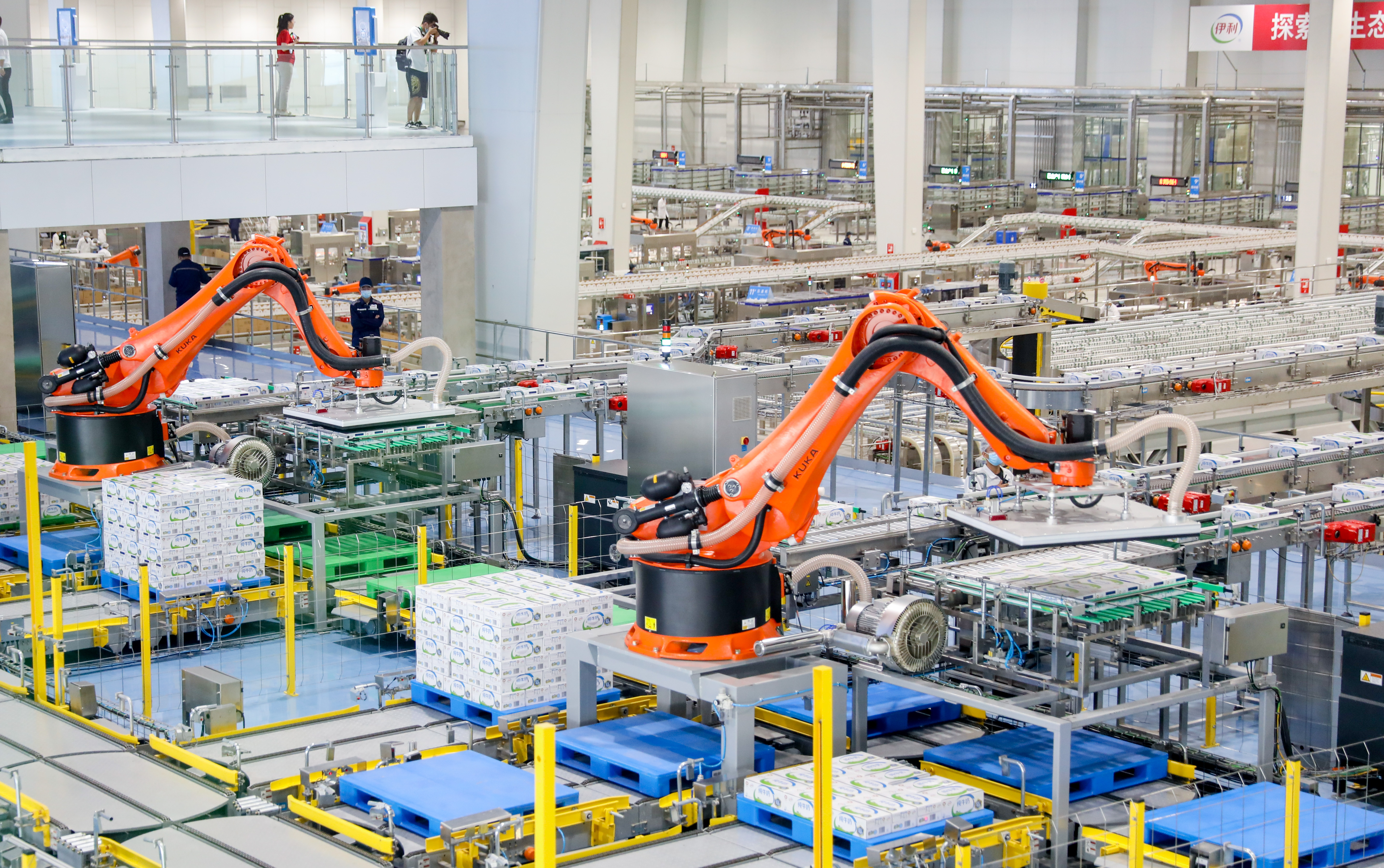 “全勤生”伊利八赴进博之约 谱写从追赶到超越的共赢篇章(图3) “全勤生”伊利八赴进博之约 谱写从追赶到超越的共赢篇章(图3)