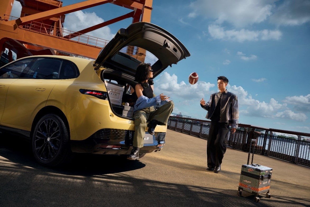 零跑Lafa5开启预售 重新定义Z世代“高颜值运动轿跑”新标准(图11)