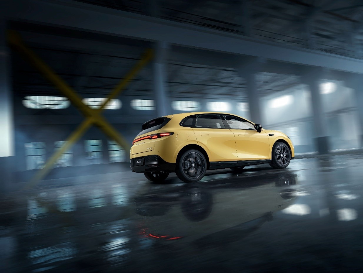 零跑Lafa5开启预售 重新定义Z世代“高颜值运动轿跑”新标准(图7)