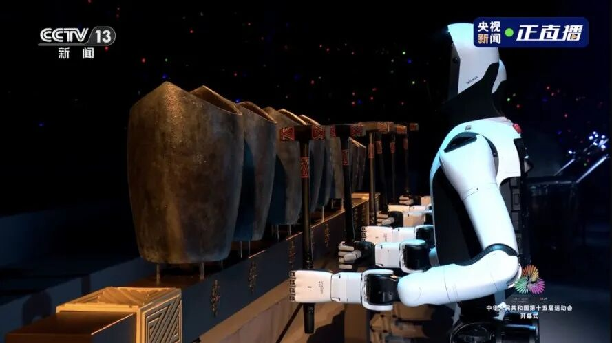 十五运会机器人C位首秀:当千年国宝遇见“新质生产力”，人形机器人站上C位了吗？(图1)