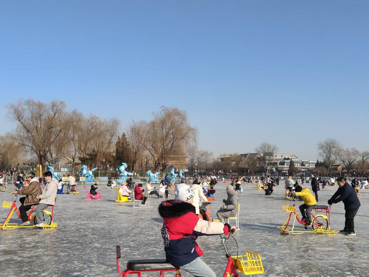 “老北京式”冰雪玩法爆红，同程旅行与什刹海等多家冰场再度达成合作(图1)