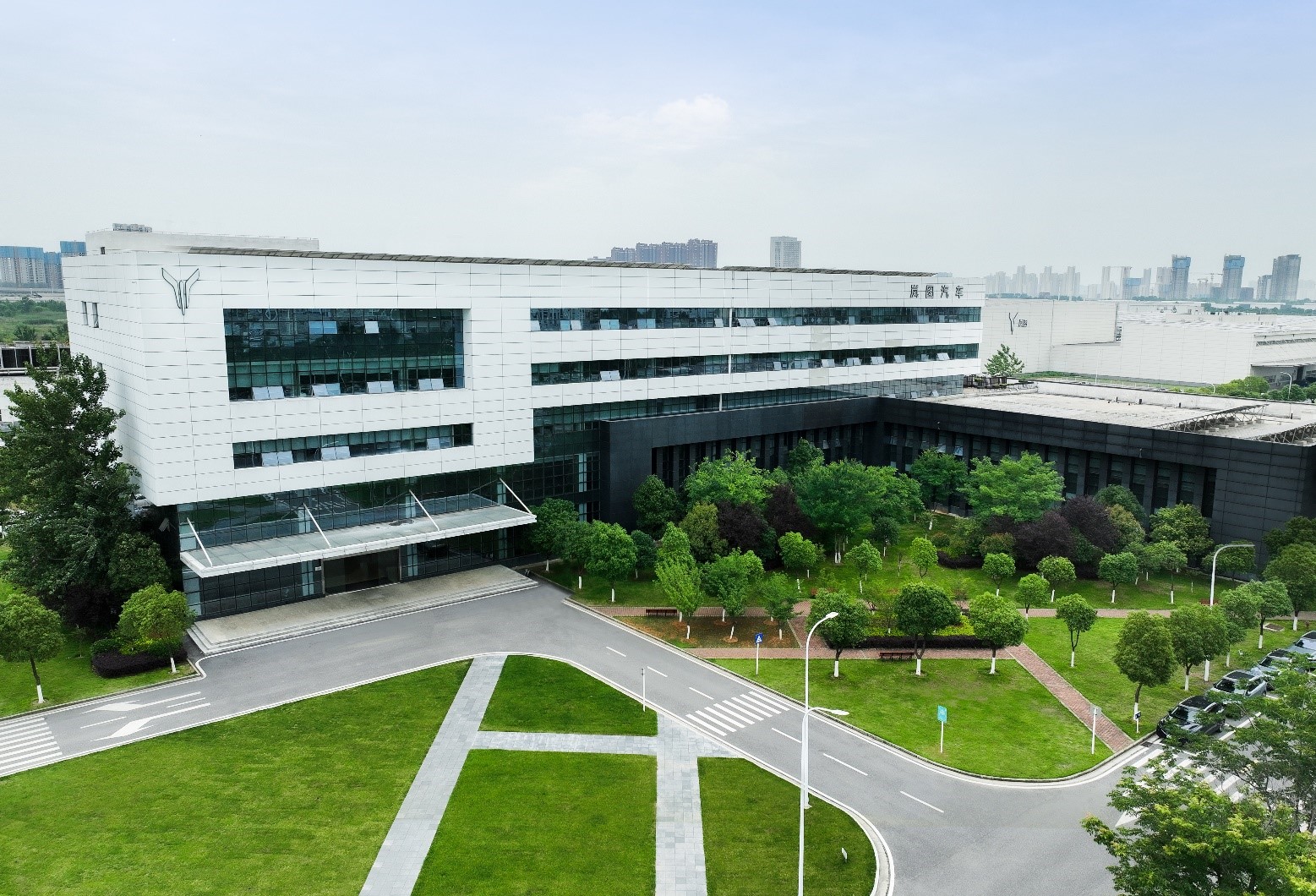 “央国企高端新能源第一股”将于3月19日登场!岚图汽车港股上市方案获股东大会高票通过(图1) “央国企高端新能源第一股”将于3月19日登场!岚图汽车港股上市方案获股东大会高票通过(图1)