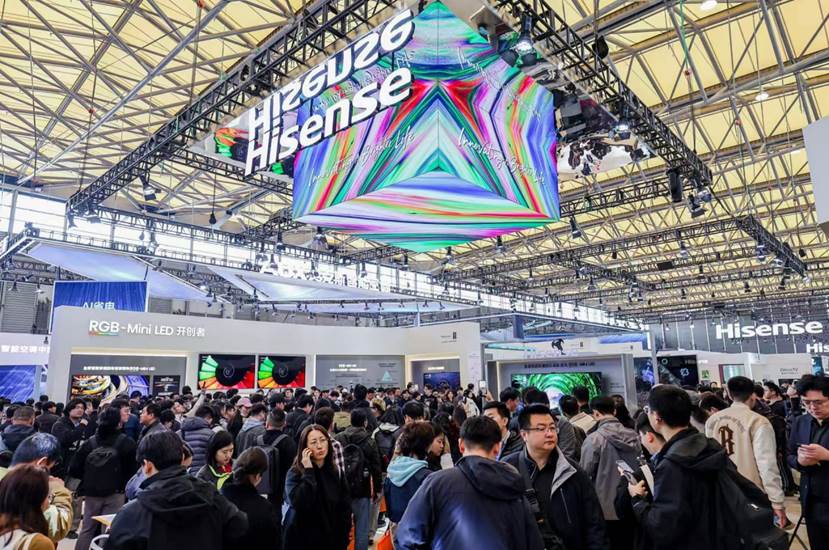 代表通道点赞的显示“科技尖货”，在AWE2026海信现场见证(图2)