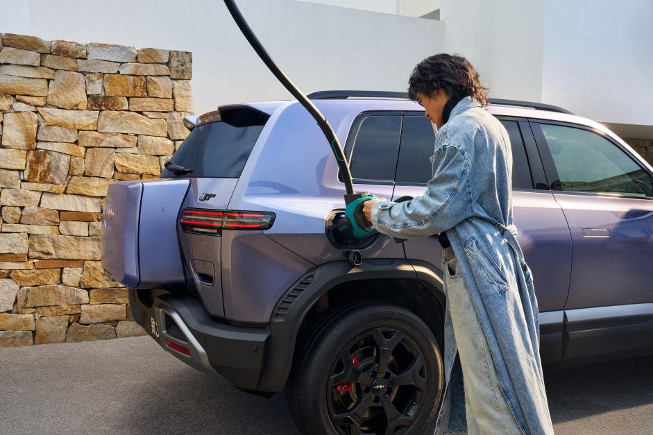 最值得买的A级纯电精品车 方程豹钛3闪充版上市15万起(图2)