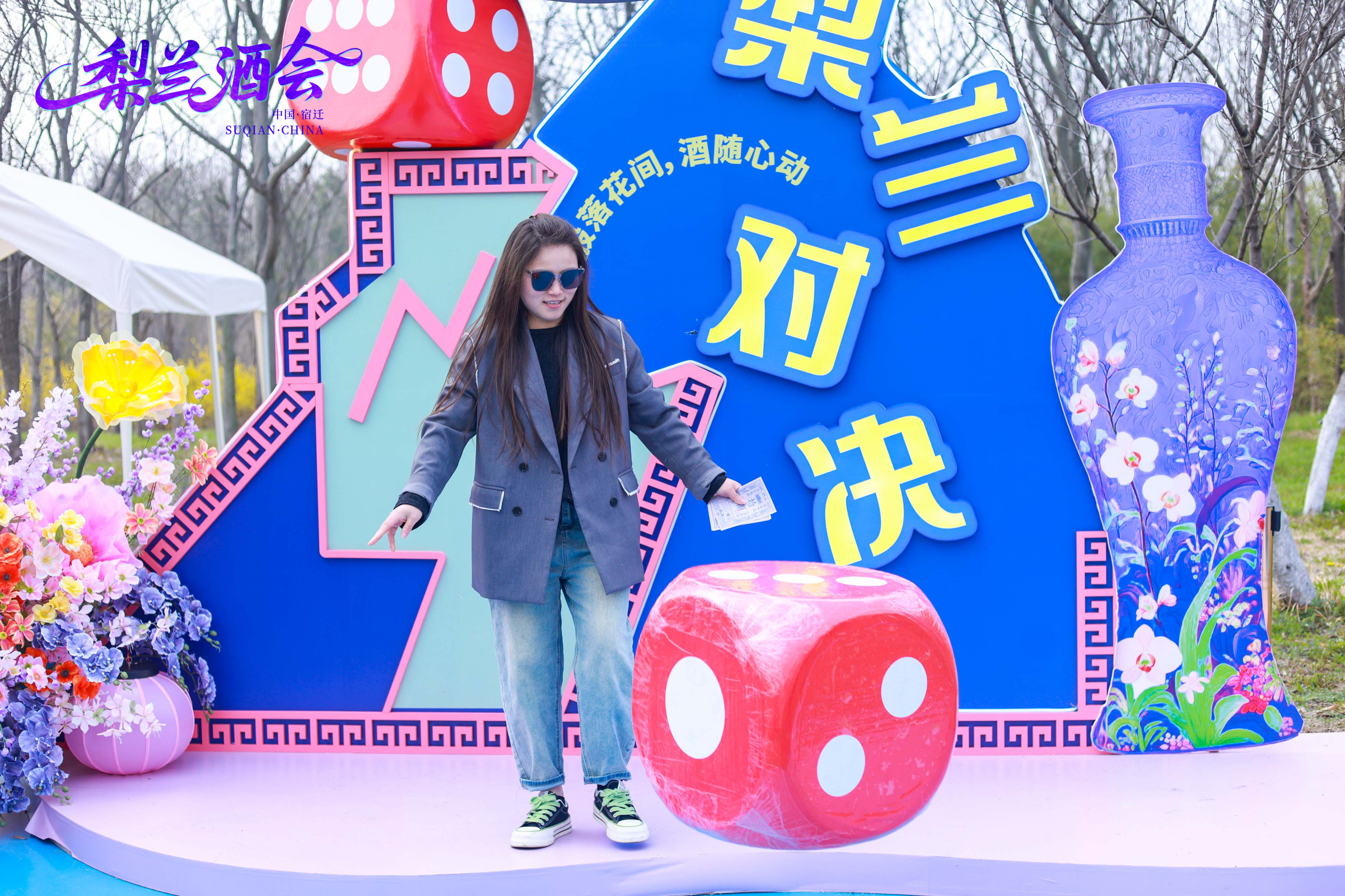 99.99元打一壶洋河福酒,洋河股份在三台山梨兰会等你“拎壶走花路”(图5) 99.99元打一壶洋河福酒,洋河股份在三台山梨兰会等你“拎壶走花路”(图5)