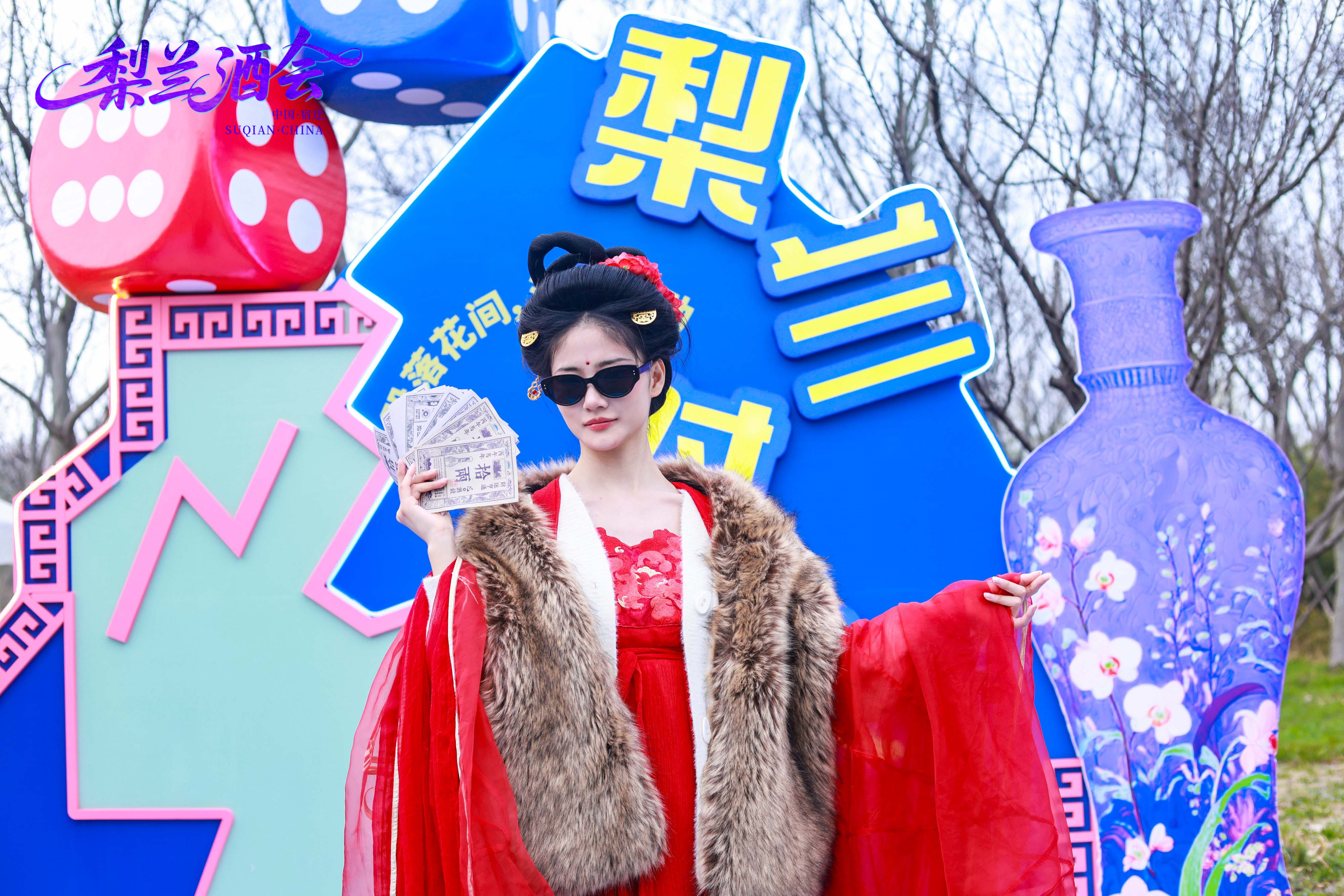 99.99元打一壶洋河福酒,洋河股份在三台山梨兰会等你“拎壶走花路”(图7) 99.99元打一壶洋河福酒,洋河股份在三台山梨兰会等你“拎壶走花路”(图7)