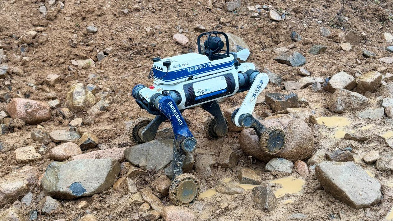 云深处×浙江省应急厅联手发布全国首个防汛防台具身机器人“AI防汛勇士”(图4)