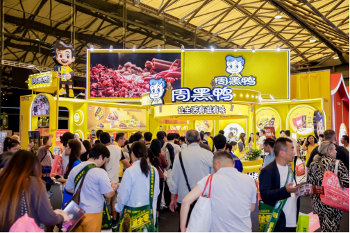 周黑鸭携新品亮相SIAL西雅展,拓产品拓渠道全面释放增长势能(图1) 周黑鸭携新品亮相SIAL西雅展,拓产品拓渠道全面释放增长势能(图1)