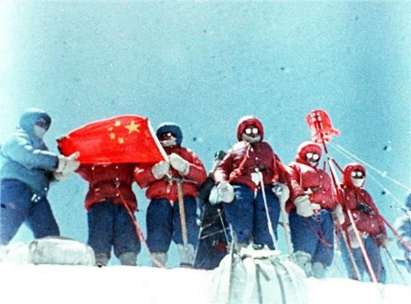 波司登50周年丨半个世纪登峰路 一部精神传承史(图3) 波司登50周年丨半个世纪登峰路 一部精神传承史(图3)