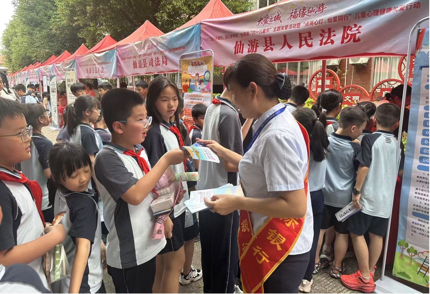 乡音传侨情 金融护童心 厦门国际银行莆田分行倾情关爱侨乡未来(图2)
