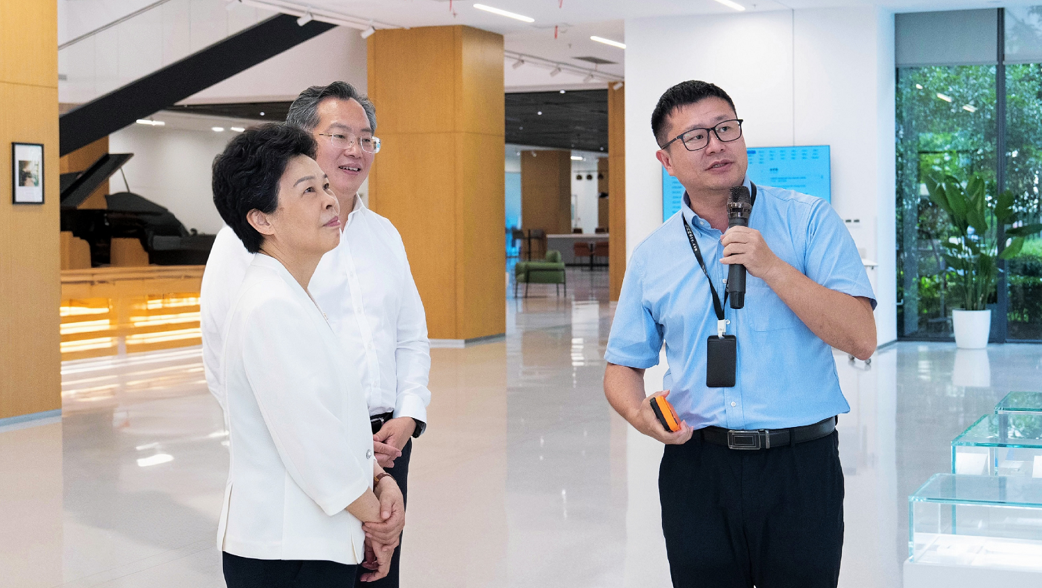 山东省政协主席葛慧君率队调研企查查:数据要素赋能实体经济大有可为(图1) 山东省政协主席葛慧君率队调研企查查:数据要素赋能实体经济大有可为(图1)