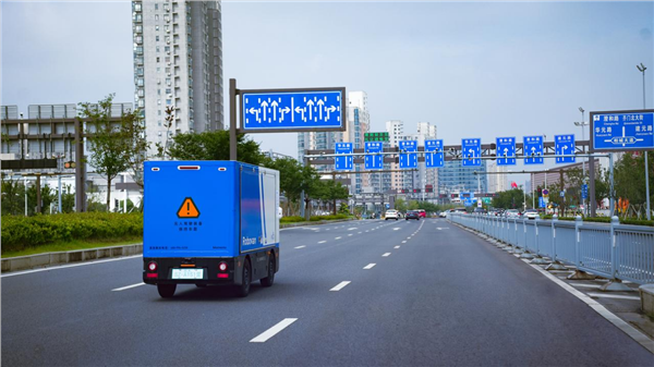 从乘用车、Robotaxi到Robovan,Momenta世界模型“再落一子”(图1) 从乘用车、Robotaxi到Robovan,Momenta世界模型“再落一子”(图1)