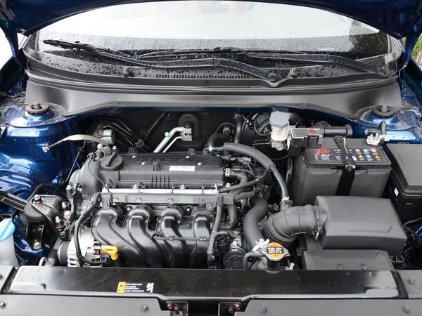 东风悦达起亚 三厢 发动机舱