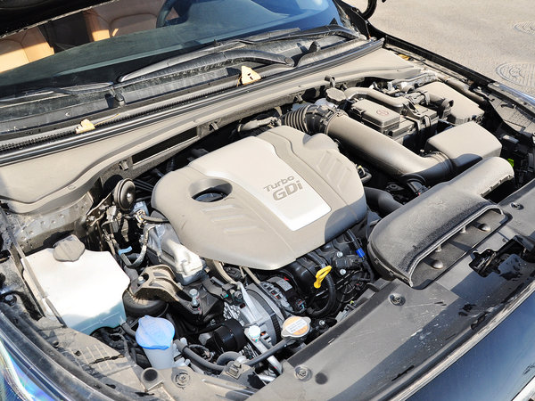 东风悦达起亚 1.6t 自动 发动机主体特写