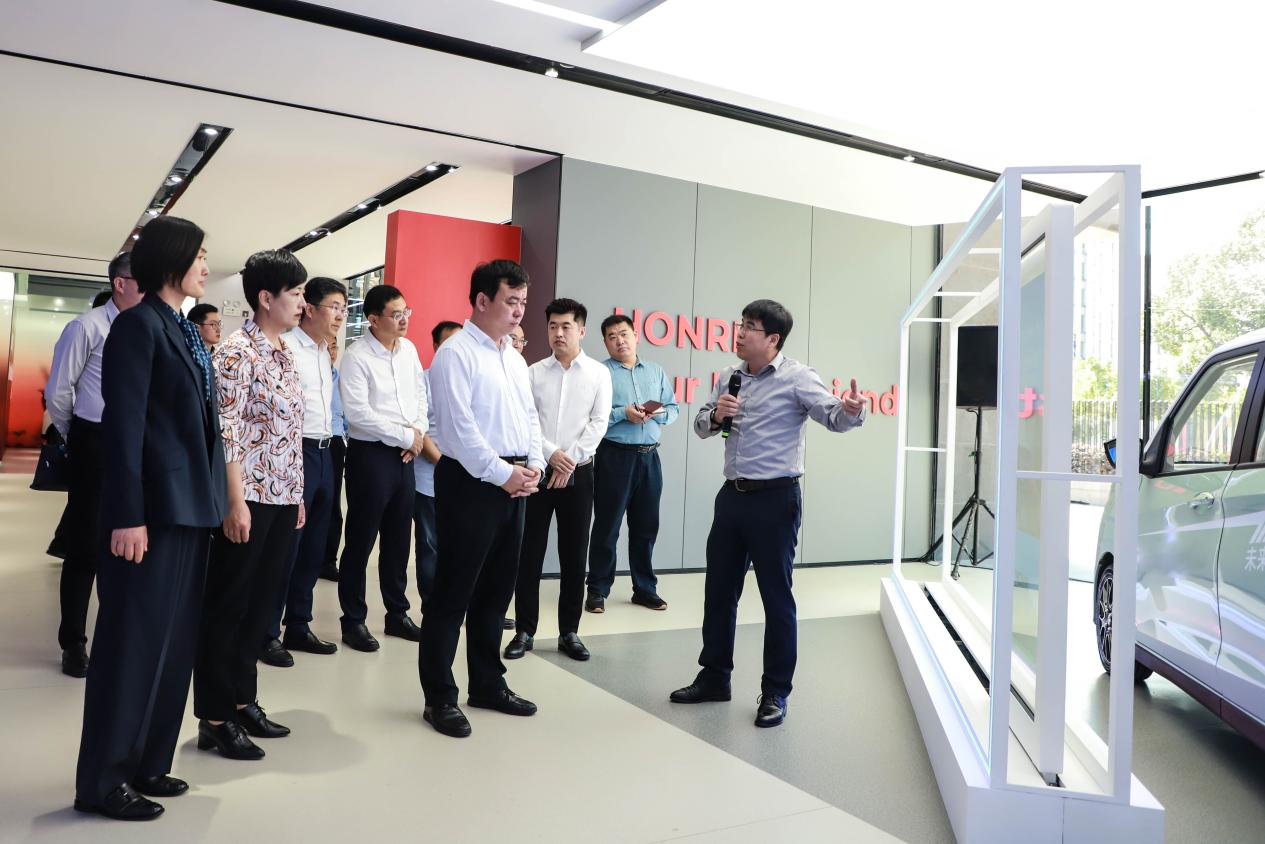 研发规划等情况,鸿日汽车集团董事长张建军及核心管理团队全程陪同接