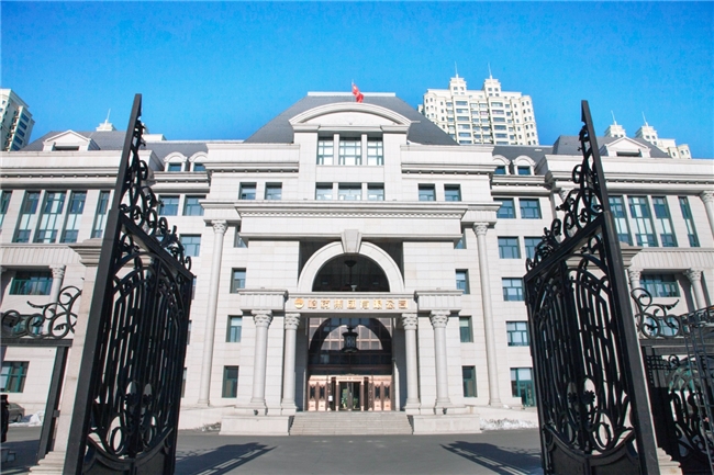 哈药集团股份有限公司(以下简称"哈药股份")公布了一份亮眼的半年度