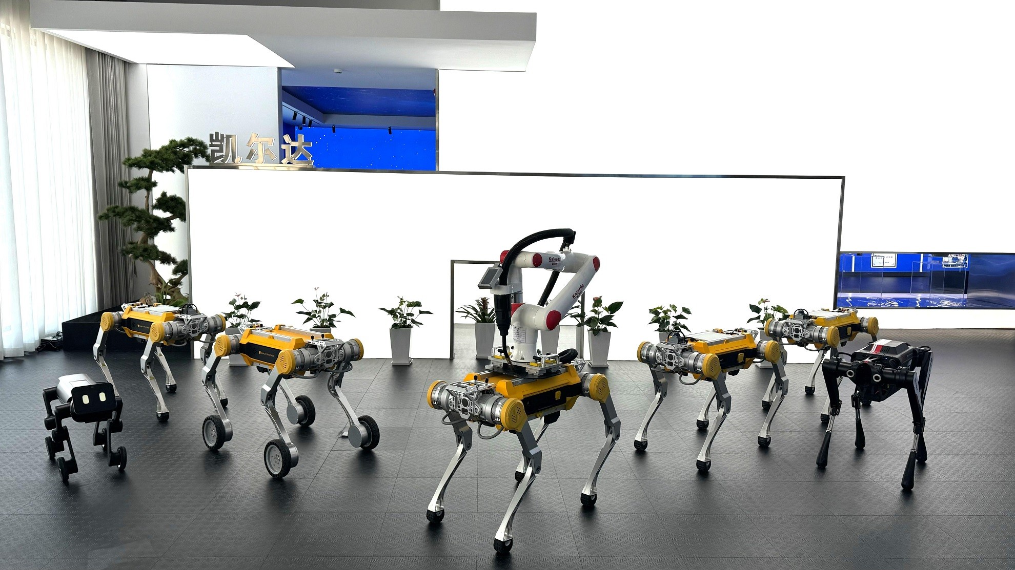 技术+制造双向赋能 镜识科技×凯尔达发布阿波罗工业四足机器人 引领产业协同新局面