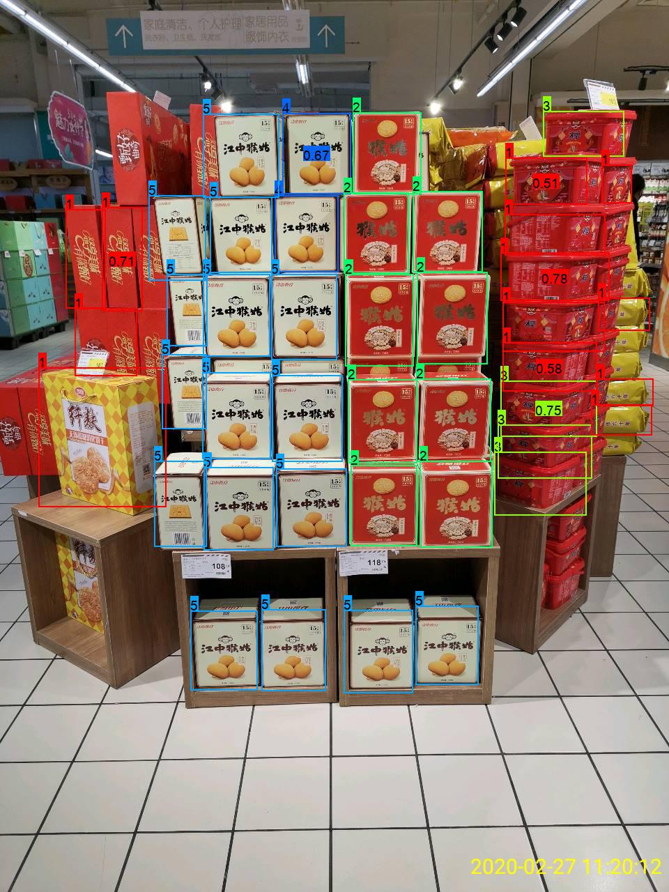 超市创意堆头 饼干图片