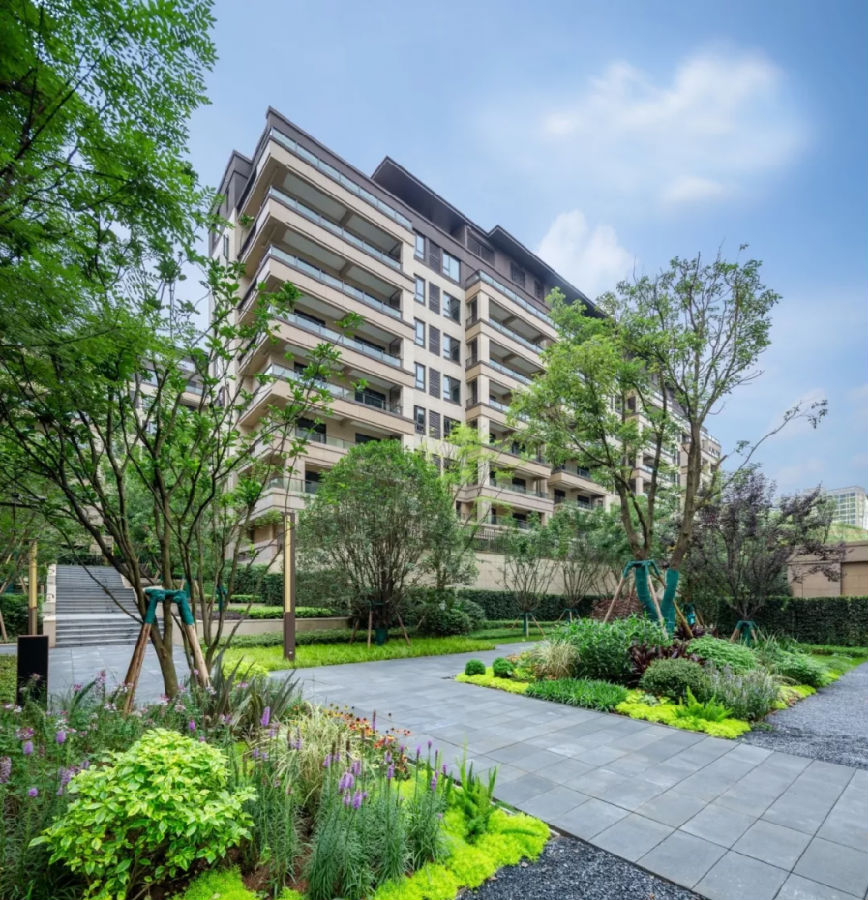 旭辉铂悦系荣登《2019中国奢适阔宅产品系top10》榜首!