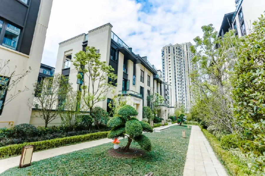 旭辉铂悦系荣登《2019中国奢适阔宅产品系top10》榜首!