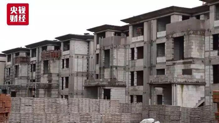 中梁,金地合作项目义乌千万豪宅西江雅苑现严重质量问题:水泥一抠就掉