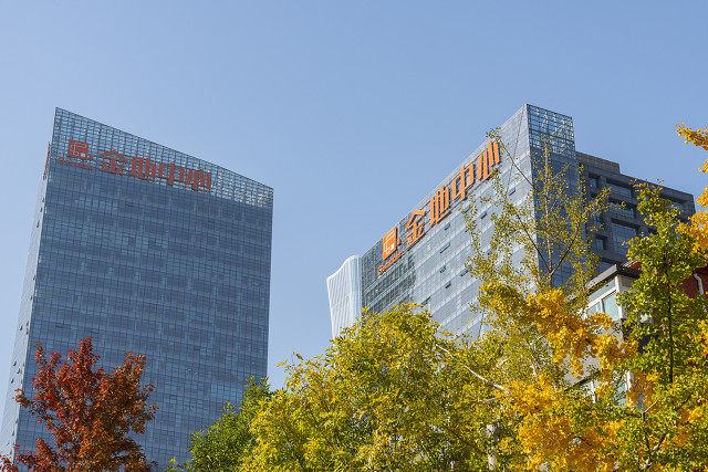 金地前三季营收同比降4.92%,子公司金地商置频繁引"外援"