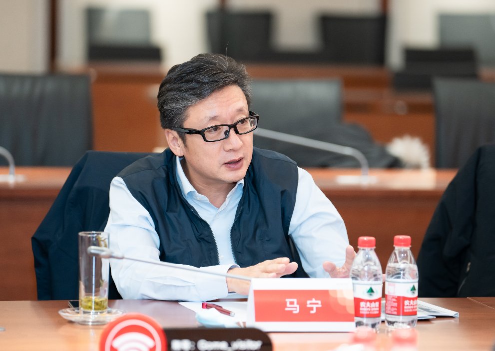 方巍代表国美集团对光大银行马宁行长一行表示热烈欢迎,并介绍了国美