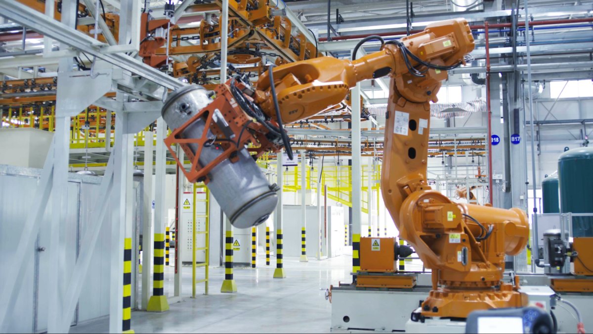 坐拥四座全球灯塔工厂海尔四个第一照亮智能制造未来